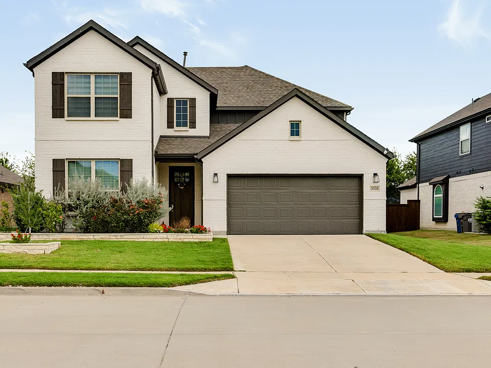 3328 Azure Ln
