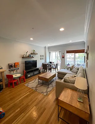 Rented by Bond New York | media 29