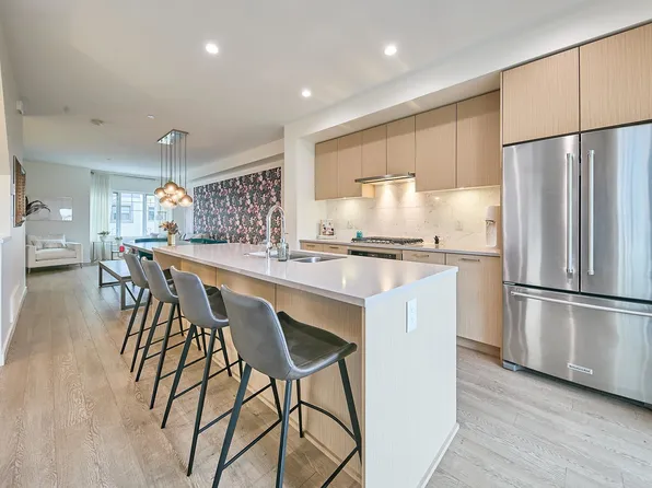 19451 Sutton Ave #204, Pitt Meadows, BC V3Y 0G6
