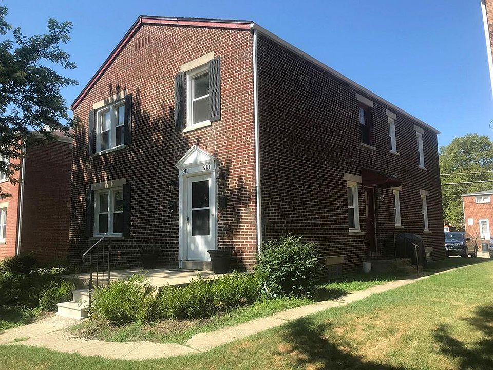 Charming Grandview Duplex - front shared entrance and side private entrance