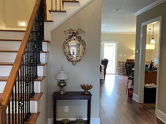 5th image of 1704 Brook Hollow Dr