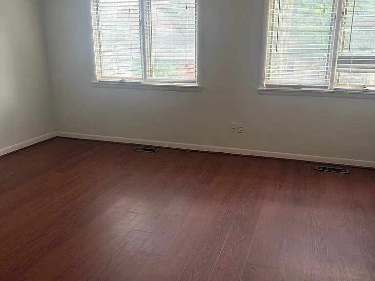 113 Montrose Ave — Photo 20