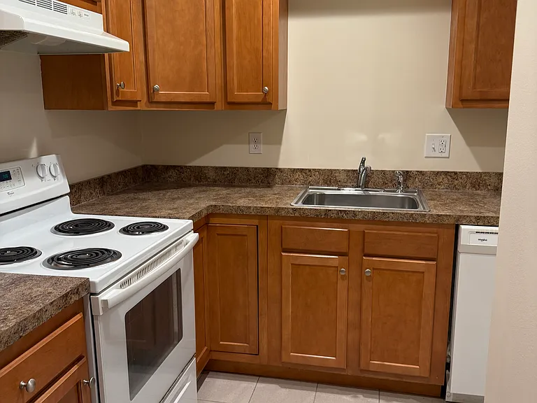 200 Pleasant Ave — Photo 1