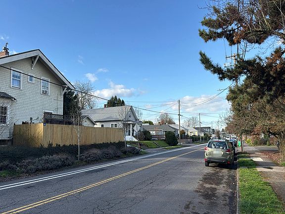 4th image of 5222 SE 17th Ave