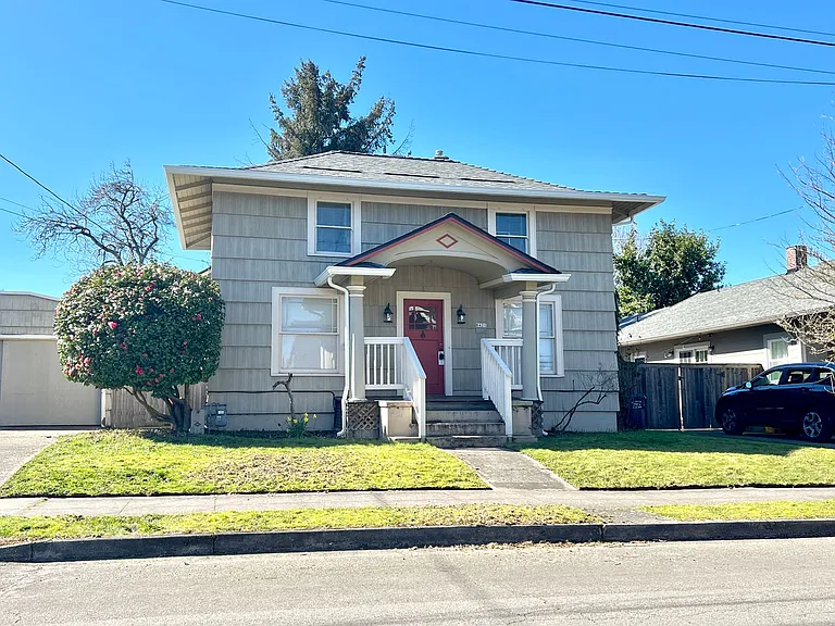 8421 N Fiske Ave — Photo 1