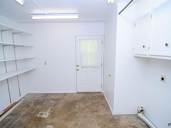 4th image of 2300 Glenview Ave