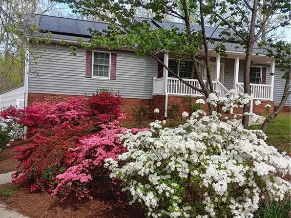 1070 Dun Ave, Walnut Cove, NC 27052