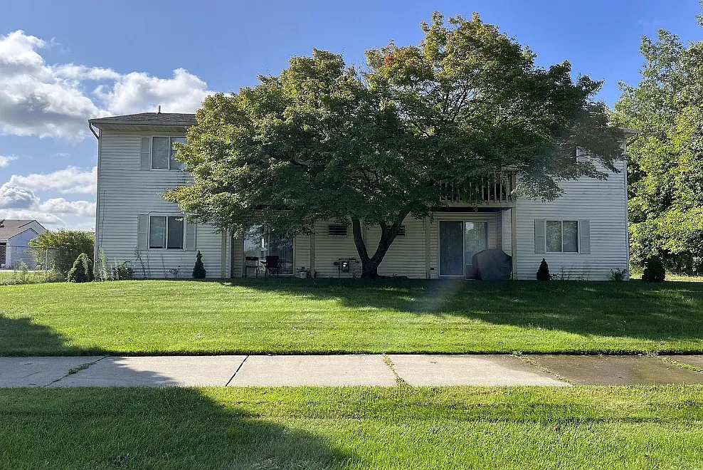 378 Stratford Way - 4 — Photo 1