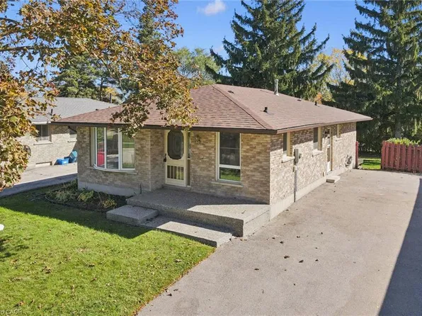 11 Caledon Ct, Cambridge, ON N1S 3W3