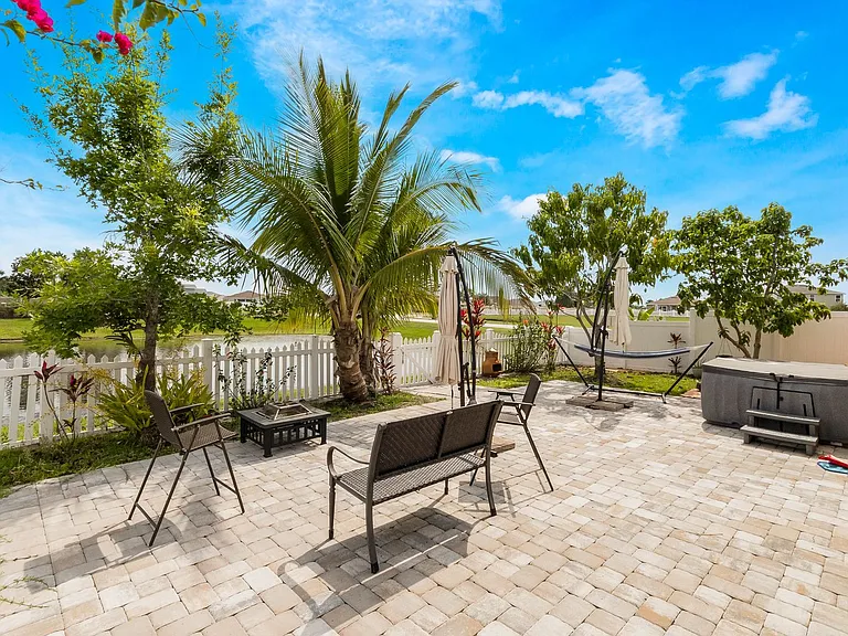 4602 Harvest Row Ln — Photo 31