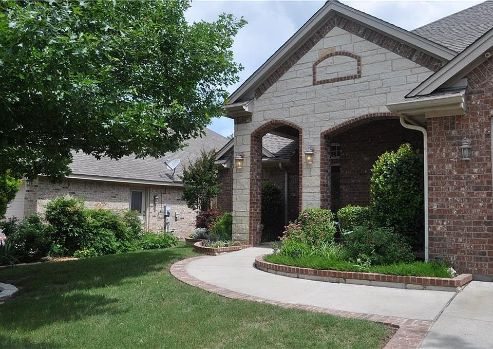 1st image of 824 Big Willow Dr