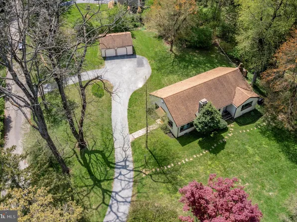 2 Rustic Ln, Malvern, PA 19355