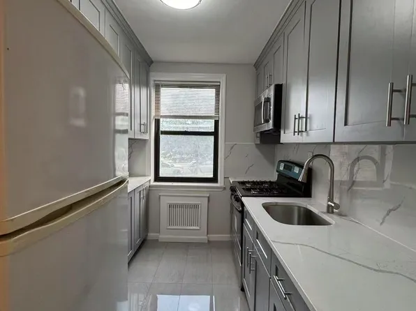 138-18 28th Road 1F image 1 of 7