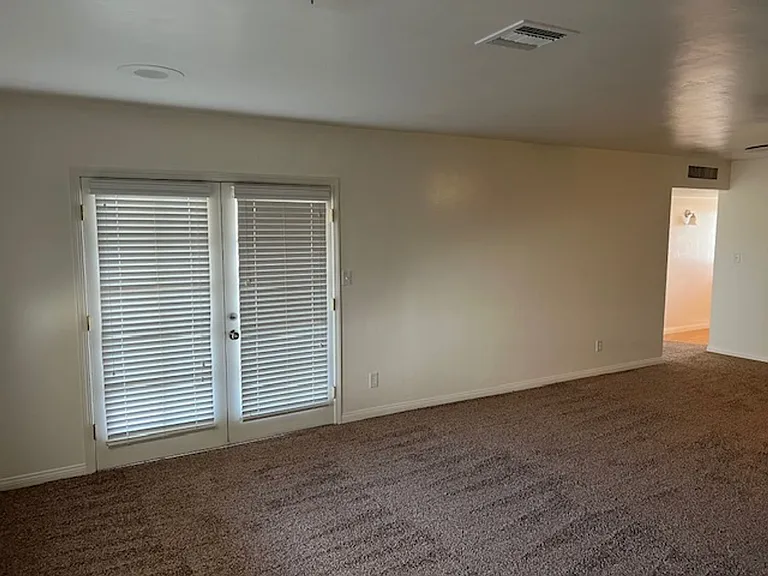 3704 Laverne Ave — Photo 8