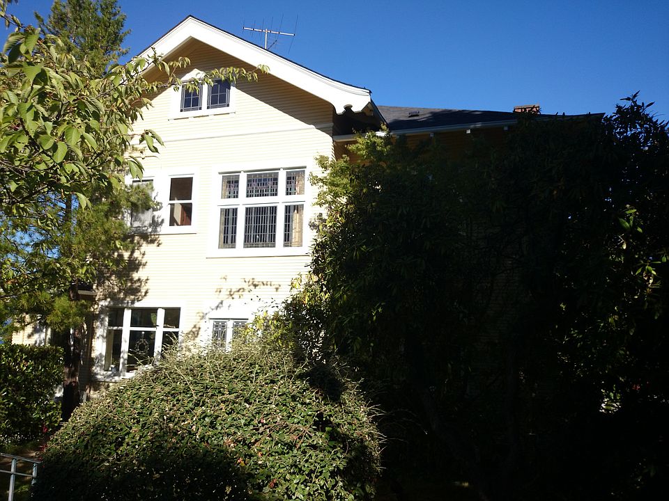 2nd image of 2649 Shoreland Dr S