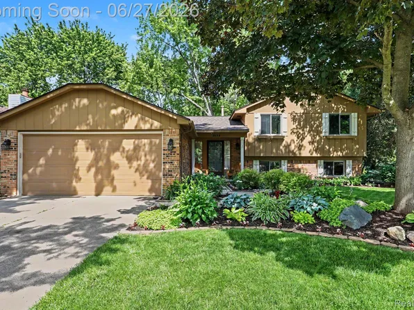 5134 Old Cove Rd, Clarkston, MI 48346