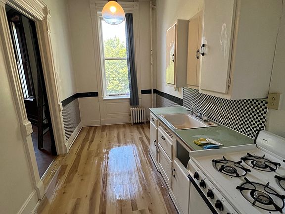 4th image of 409 SE 1st St #G