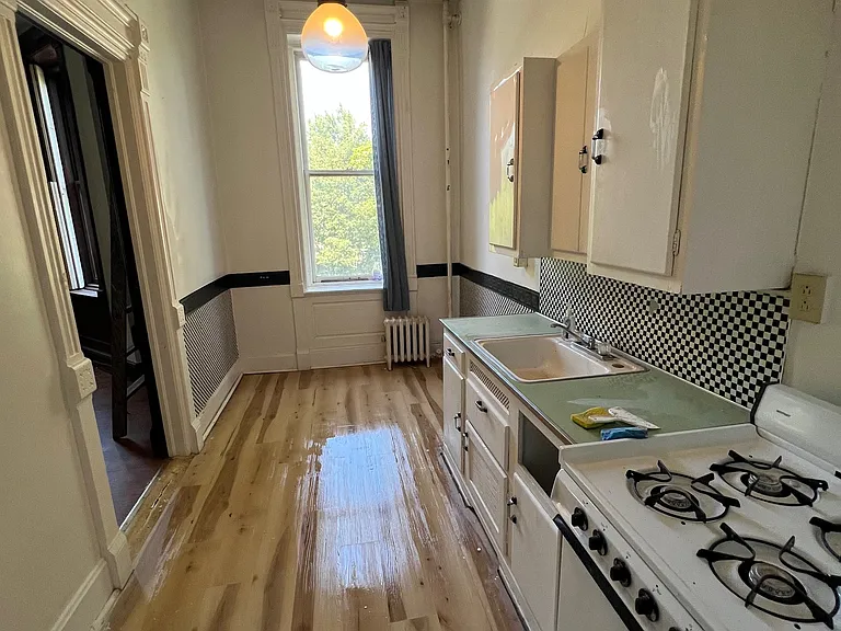 409 SE 1st St #G — Photo 4