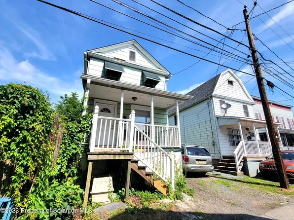 31 Essex Ln, Wilkes Barre, PA 18702