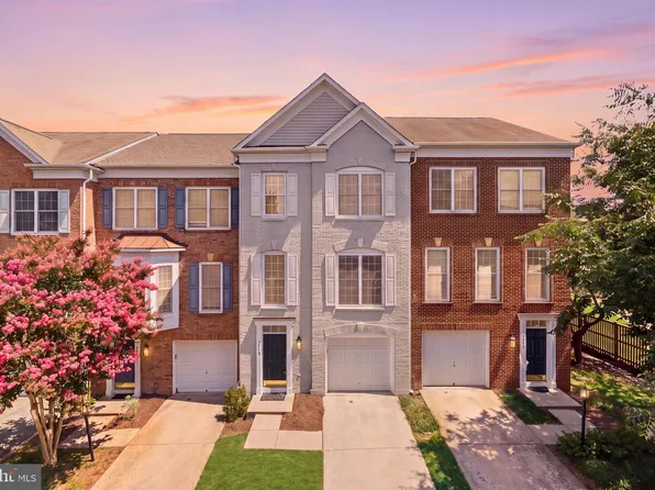 2512 Terra Cotta Cir, Herndon, VA 20171