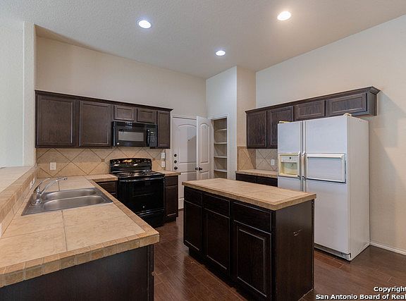 5th image of 565 Creekside Cir