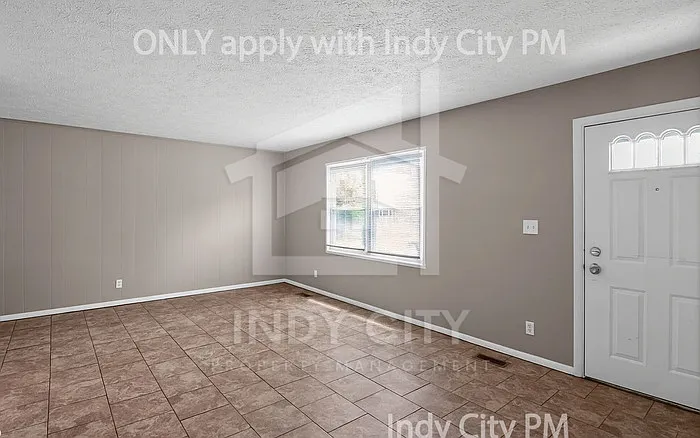 4 bed, 1.0 bath, 1421 sqft, $1,500 — Photo 2