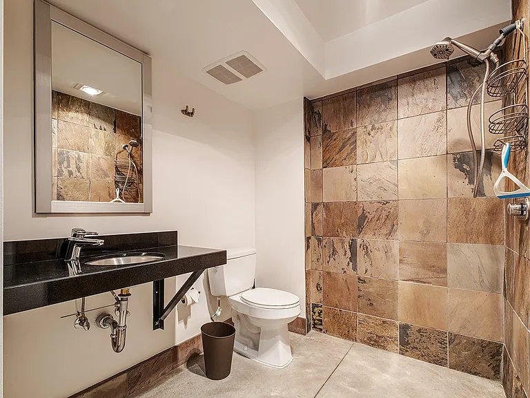 1233 Howard St #3C — Photo 14