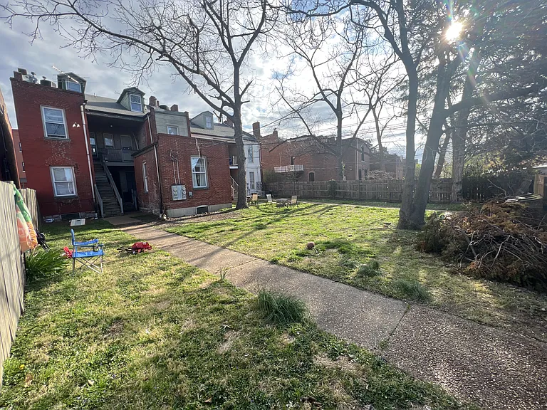 932-934 Russell Blvd — Photo 14