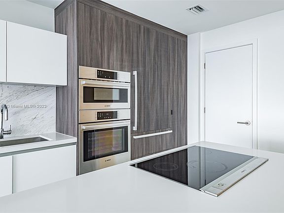 5th image of 851 NE 1st Ave #2100