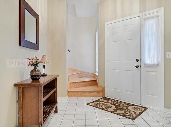 3rd image of 909 Cynthia Ln