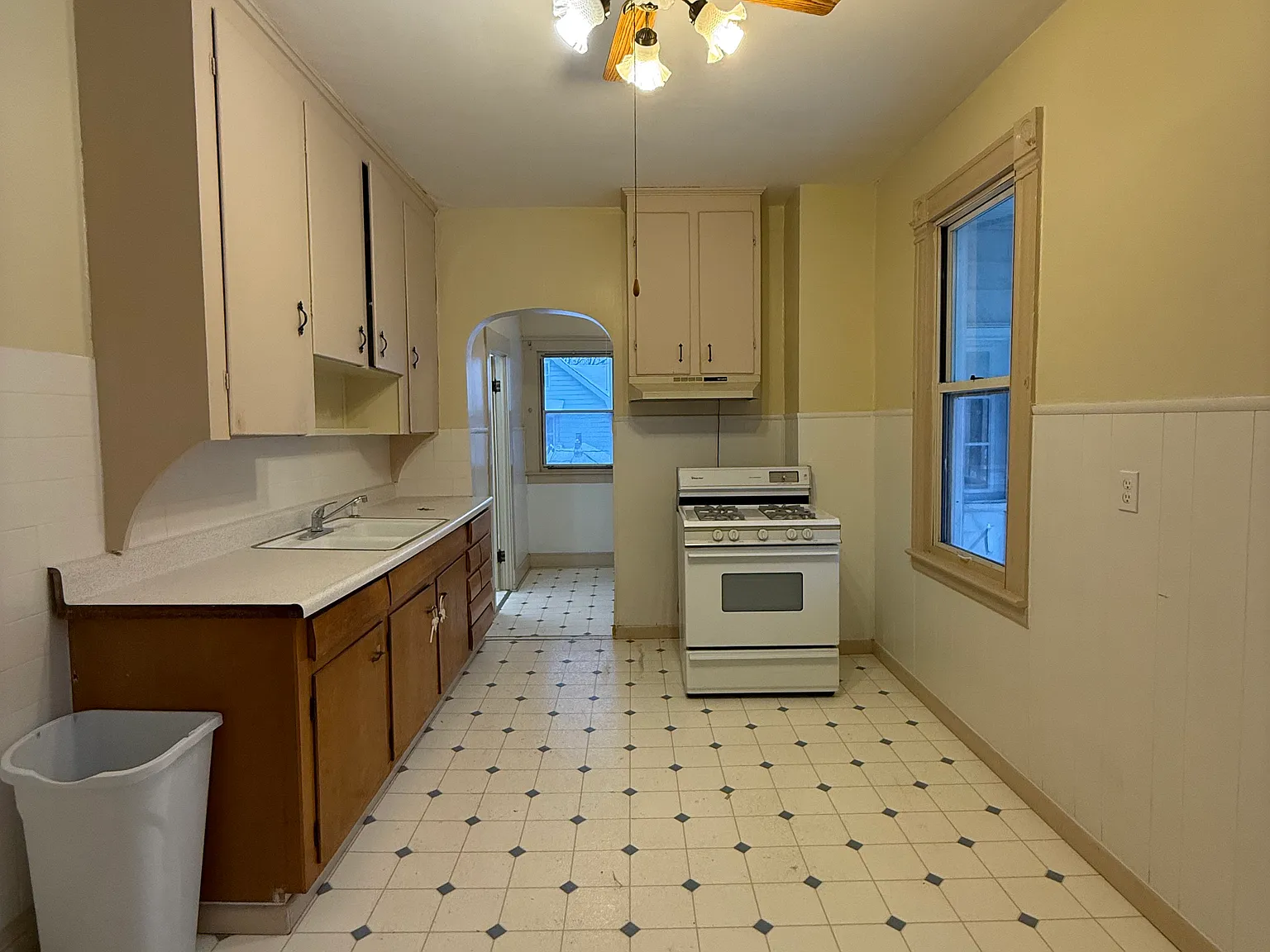 2 bed, 3377 sqft, $899 — Photo 2