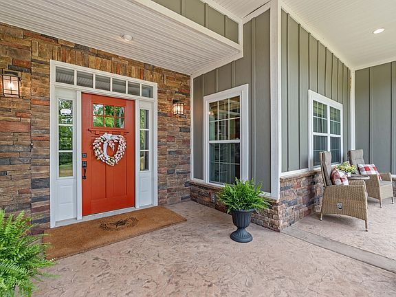 4th image of 587A Douglas Ln