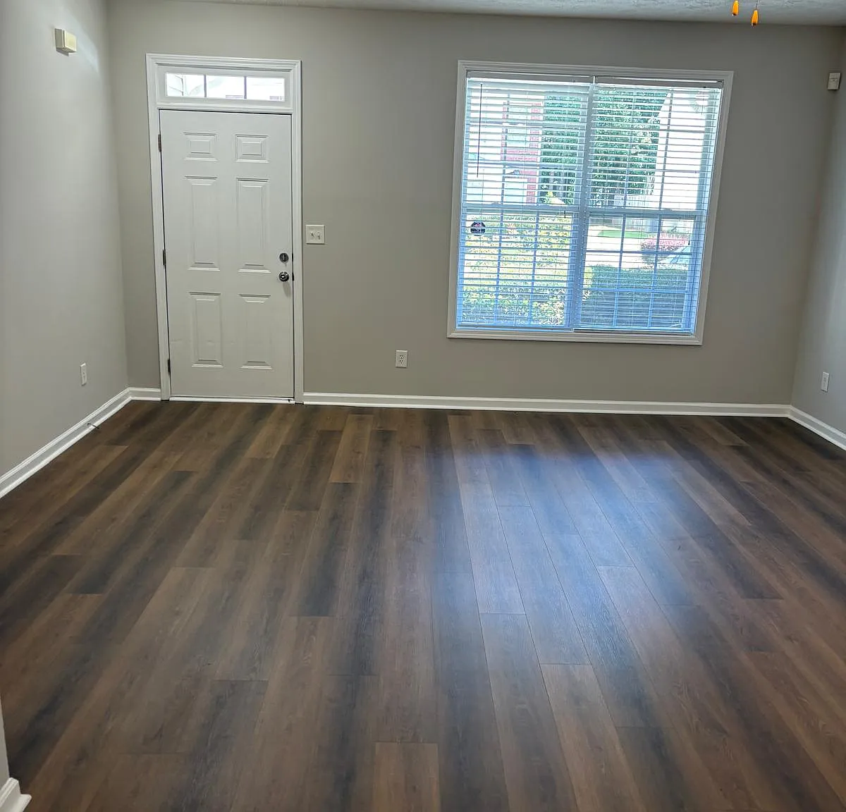 3 bed, 2.5 bath, 1800 sqft, $1,850 — Photo 3