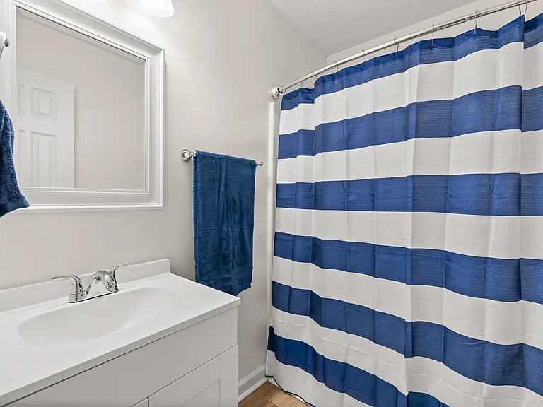 Harbour Lake Apartments — Photo 15