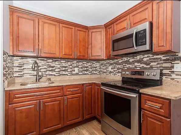 133 W 5th St, Bayonne, NJ 07002