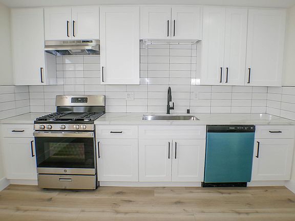 2nd image of 4915 1/2 Del Mar Ave