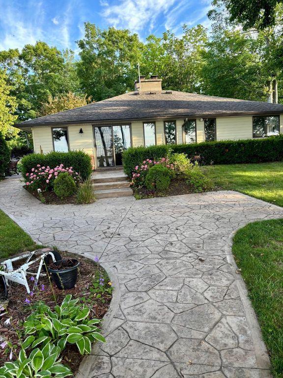 8662 Maple St - Property Image