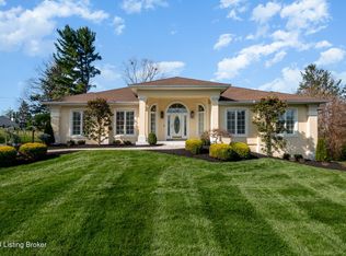 302 Blankenbaker Ln, Indian Hills, KY 40207