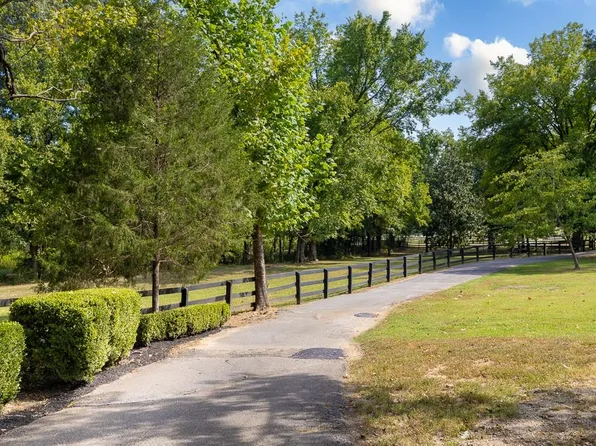 12290 Macon Rd, Collierville, TN 38017