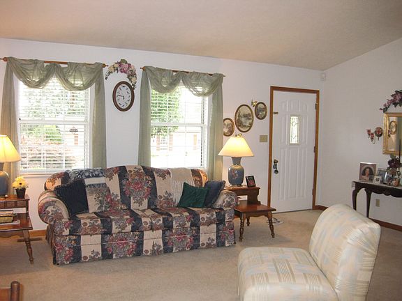 3rd image of 3444 Lake Dr