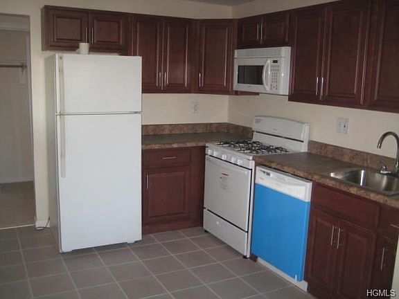 2nd image of 221 Country Club Ln