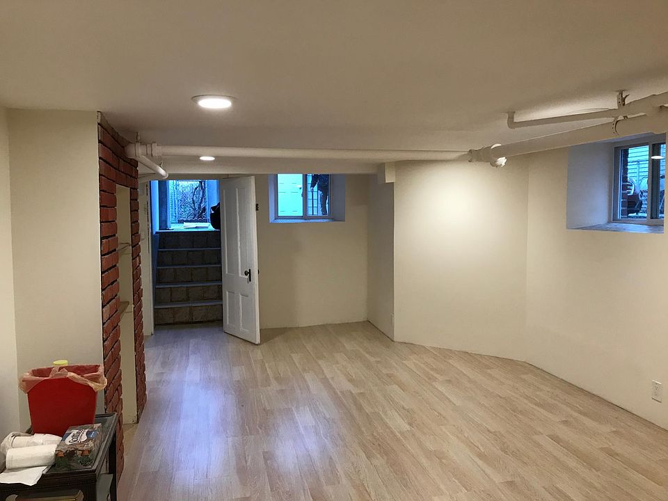 Living/bedroom space 