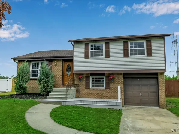 6619 Royal Pkwy N, Lockport, NY 14094