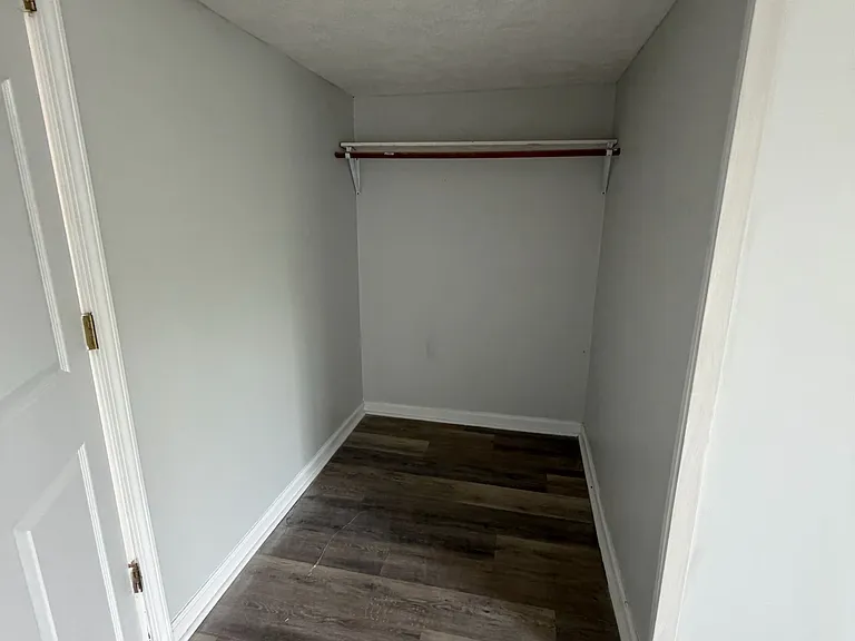 615 E Court St #C — Photo 7