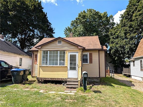 3rd image of 2430 Talbot St