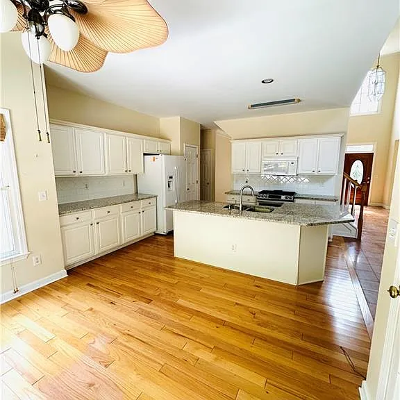 811 Valley Dr — Photo 7