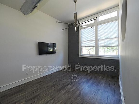 2nd image of 600 Magnolia St APT 111