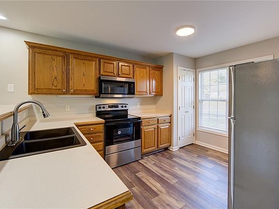 5th image of 1721 Collins Dr