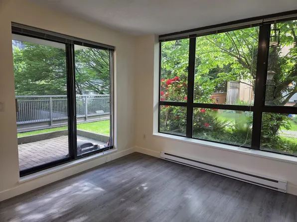 511 Rochester Ave #304, Coquitlam, BC V3K 0A2