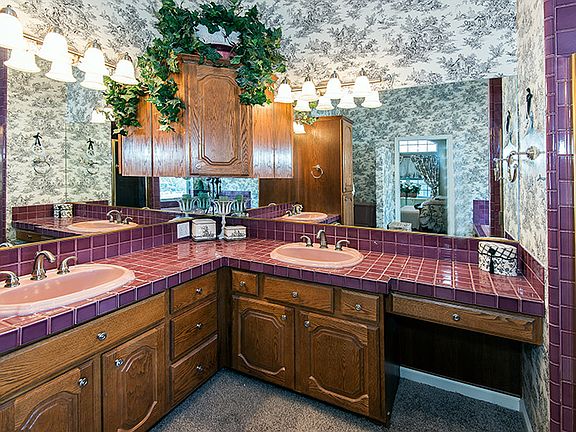 4th image of 2860 Sierra Manor Dr